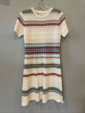 White Short-Sleeve Patterned Knit Dress with Turquoise & Red Accents- fitted